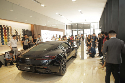 OtoSaigon-Aston-Martin-Vietnam-18.jpg