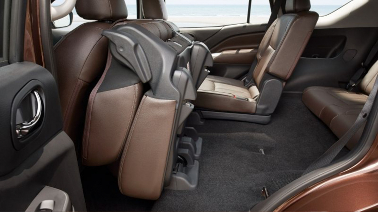 Nissan Terra - SUV dành cho người yêu thích cầm lái; điểm mạnh ở khung gầm và công nghệ an toàn