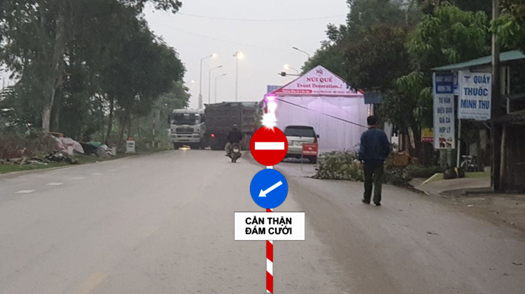 Dựng rạp cưới chình ình giữa quốc lộ: Muốn chết hay gì? Dựng rạp cưới chình ình giữa quốc lộ: Muốn chết hay gì?