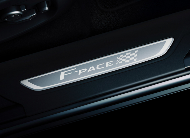 Jaguar F-Pace có thêm phiên bản đặc biệt 300 Sport và Chequered Flag
