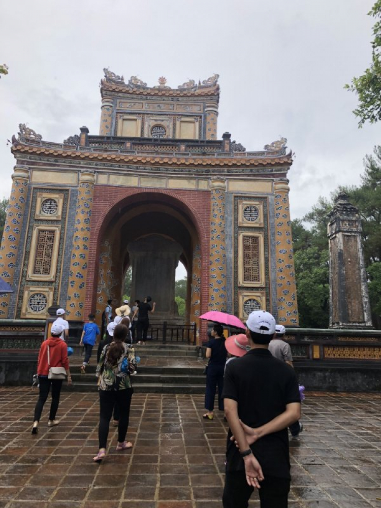 Lạm bàn về việc trùng tu nhà thờ đức bà Lạm bàn về việc trùng tu nhà thờ đức bà