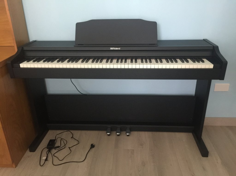 Mua đàn Piano điện cho con gái