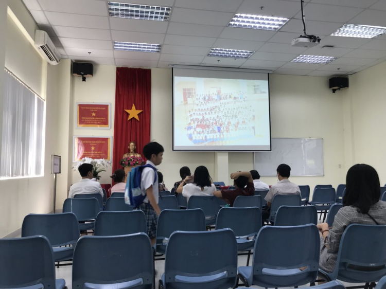 Chọn trường Đinh Thiện Lý hay Á Châu Chọn trường Đinh Thiện Lý hay Á Châu