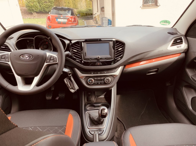 Lada vesta chạy ngon quá mấy anh Lada vesta chạy ngon quá mấy anh