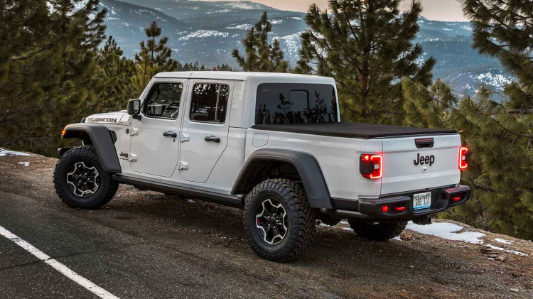 Bán tải Jeep Gladiator mới có giá khởi điểm đắt hơn Ford Ranger, Toyota Tacoma hay Chevy Colorado