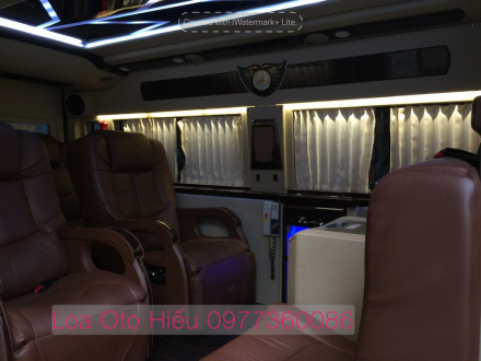 Độ Limousine và nâng cấp âm thanh cho Transit