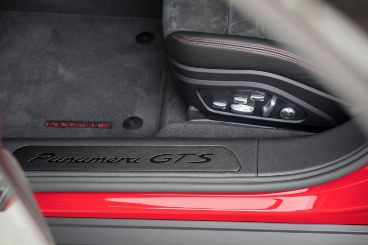 Chi tiết Porsche Panamera GTS 2019 giá hơn 10 tỷ, đắt hơn cả S63 AMG!! Chi tiết Porsche Panamera GTS 2019 giá hơn 10 tỷ, đắt hơn cả S63 AMG!!