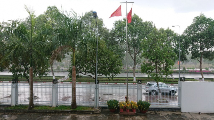 Hôm nay đẹp trời mình rút ít tiền đi đặt cọc. Hôm nay đẹp trời mình rút ít tiền đi đặt cọc.