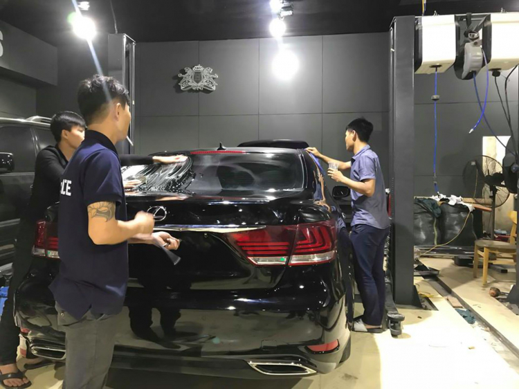 Lexus LS460L đời 2008 (XF40) được thợ Việt ‘’lên đời’’ bản facelift 2017 với chi phí 350 triệu đồng Lexus LS460L đời 2008 (XF40) được thợ Việt ‘’lên đời’’ bản facelift 2017 với chi phí 350 triệu đồng