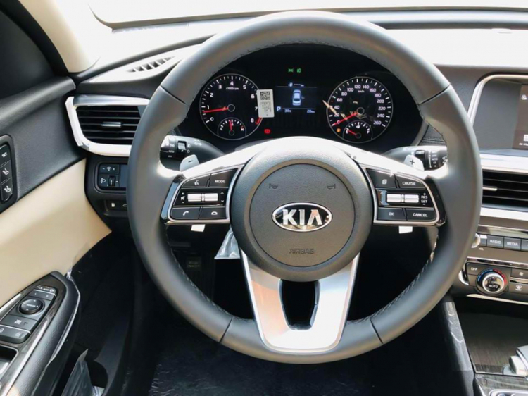 Kia Optima 2019 đã về đến các đại lý; 02 phiên bản giá từ 789 triệu đồng: Xe hạng D giá hạng C