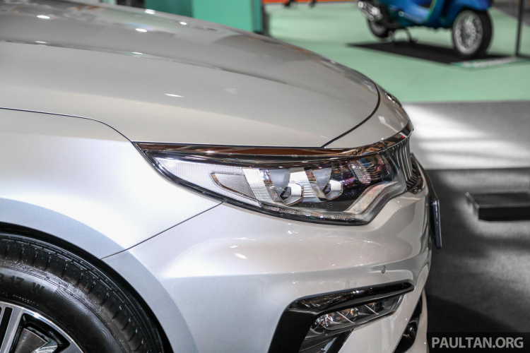 Cận cảnh Kia Optima 2019 bản EX mới tại Malaysia; nội thất ghế vải màu đen