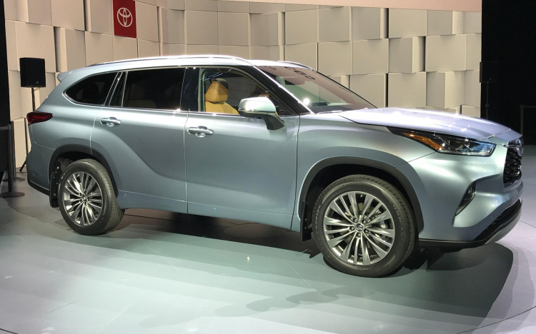 Toyota Highlander thế hệ hoàn toàn mới ra mắt: “Lột xác” về thiết kế Toyota Highlander thế hệ hoàn toàn mới ra mắt: “Lột xác” về thiết kế