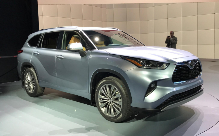 Toyota Highlander thế hệ hoàn toàn mới ra mắt: “Lột xác” về thiết kế Toyota Highlander thế hệ hoàn toàn mới ra mắt: “Lột xác” về thiết kế