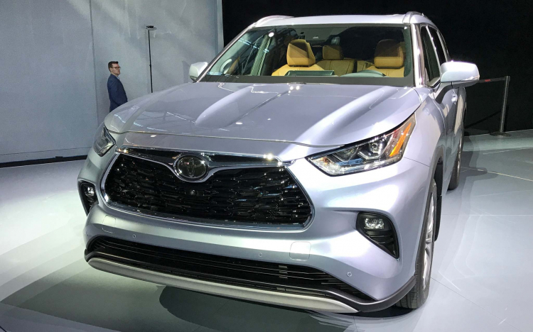 Toyota Highlander thế hệ hoàn toàn mới ra mắt: “Lột xác” về thiết kế Toyota Highlander thế hệ hoàn toàn mới ra mắt: “Lột xác” về thiết kế