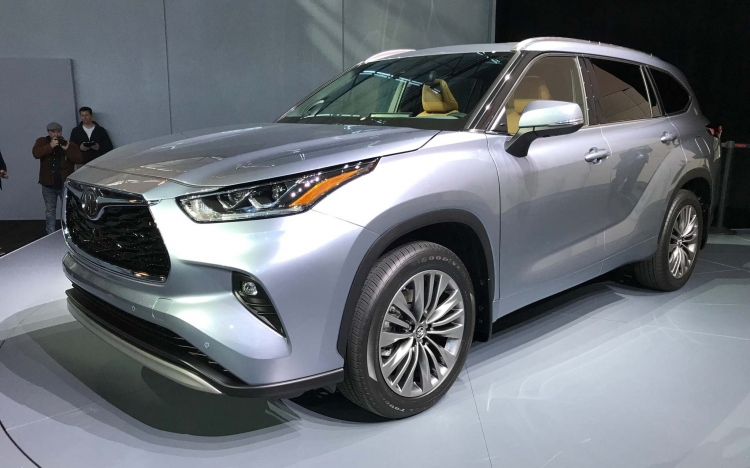 Toyota Highlander thế hệ hoàn toàn mới ra mắt: “Lột xác” về thiết kế
