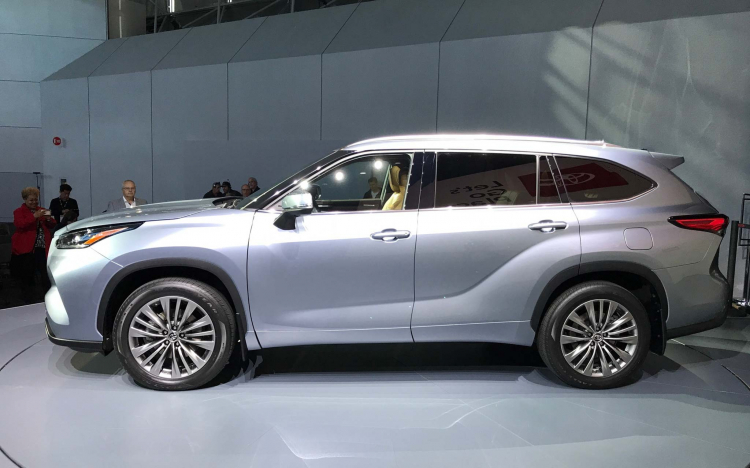 Toyota Highlander thế hệ hoàn toàn mới ra mắt: “Lột xác” về thiết kế