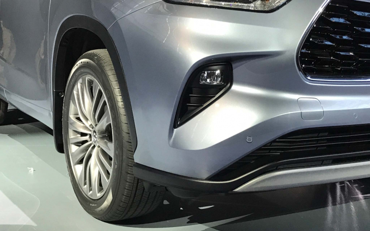 Toyota Highlander thế hệ hoàn toàn mới ra mắt: “Lột xác” về thiết kế Toyota Highlander thế hệ hoàn toàn mới ra mắt: “Lột xác” về thiết kế