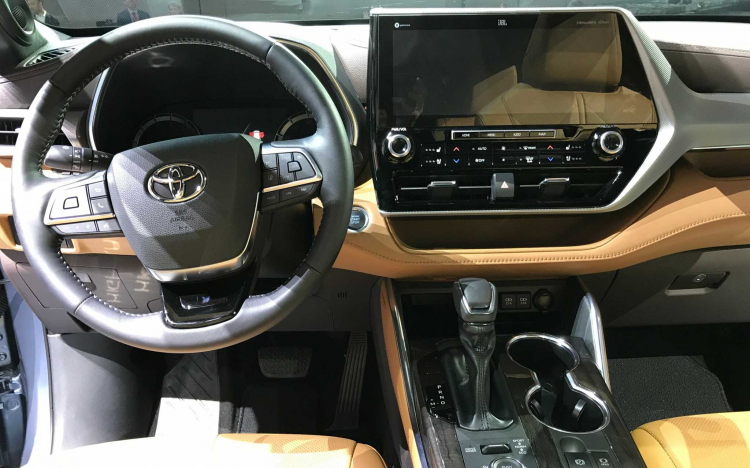 Toyota Highlander thế hệ hoàn toàn mới ra mắt: “Lột xác” về thiết kế Toyota Highlander thế hệ hoàn toàn mới ra mắt: “Lột xác” về thiết kế