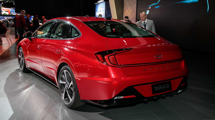 Hyundai đã ra mắt Sonata thế hệ thứ 8 tại Mỹ: Động cơ 1.6L tăng áp và 2.5L