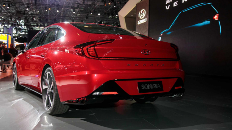 Hyundai đã ra mắt Sonata thế hệ thứ 8 tại Mỹ: Động cơ 1.6L tăng áp và 2.5L Hyundai đã ra mắt Sonata thế hệ thứ 8 tại Mỹ: Động cơ 1.6L tăng áp và 2.5L