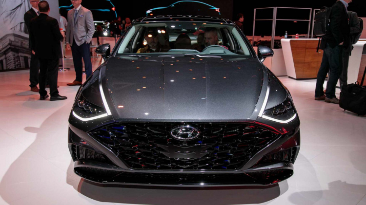 Hyundai đã ra mắt Sonata thế hệ thứ 8 tại Mỹ: Động cơ 1.6L tăng áp và 2.5L