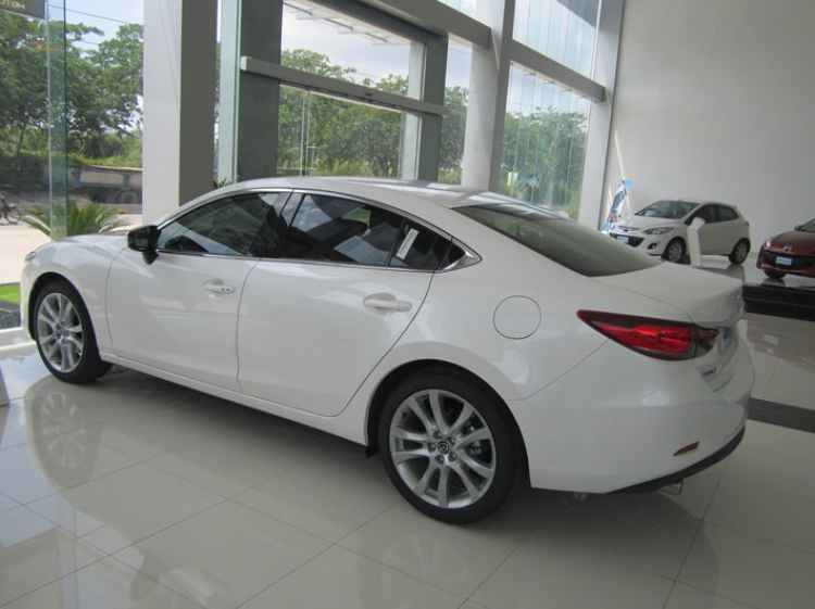 Em tinh mua một trong hai xe venza doi 2010 va camry 2.5q.2015. Ca 2 xe Tam gia khoang 1,4ty.