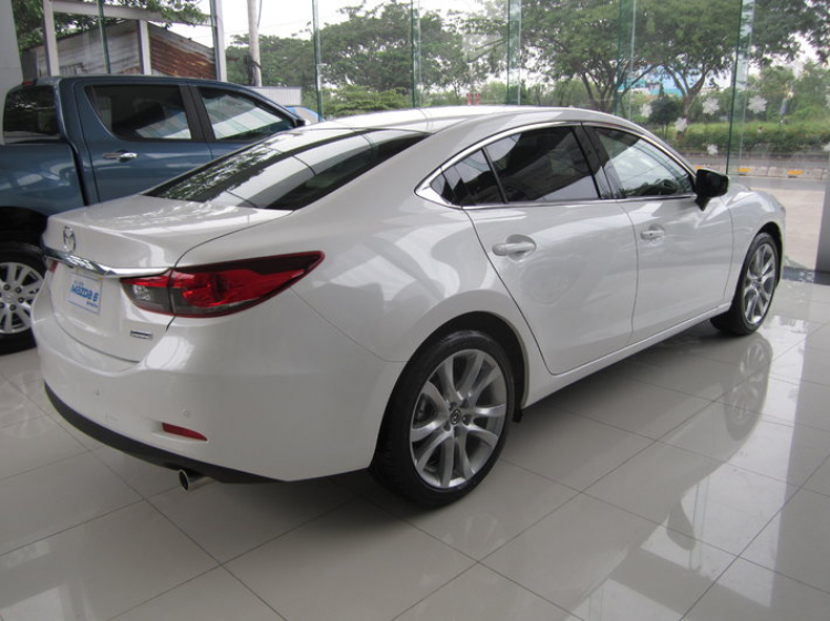 Em tinh mua một trong hai xe venza doi 2010 va camry 2.5q.2015. Ca 2 xe Tam gia khoang 1,4ty.