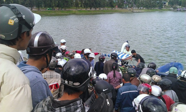 Hồ Xuân Hương Đà Lạt. Em vừa cứu người! Hồ Xuân Hương Đà Lạt. Em vừa cứu người!