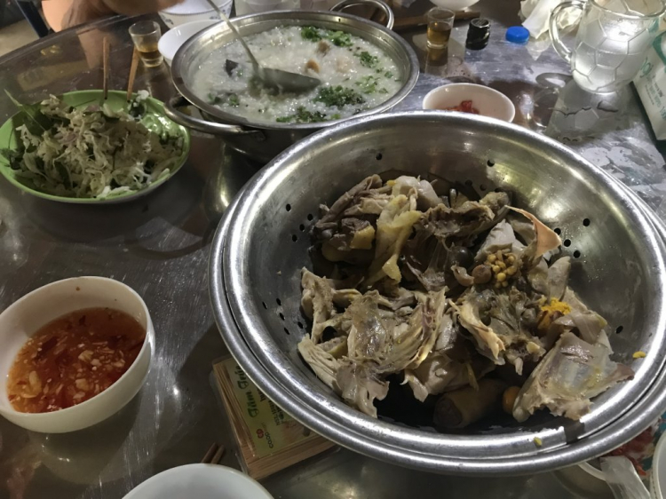 Đảo Năm Bầu, Hồ Trị An - một chuyến đi khám phá. Đảo Năm Bầu, Hồ Trị An - một chuyến đi khám phá.