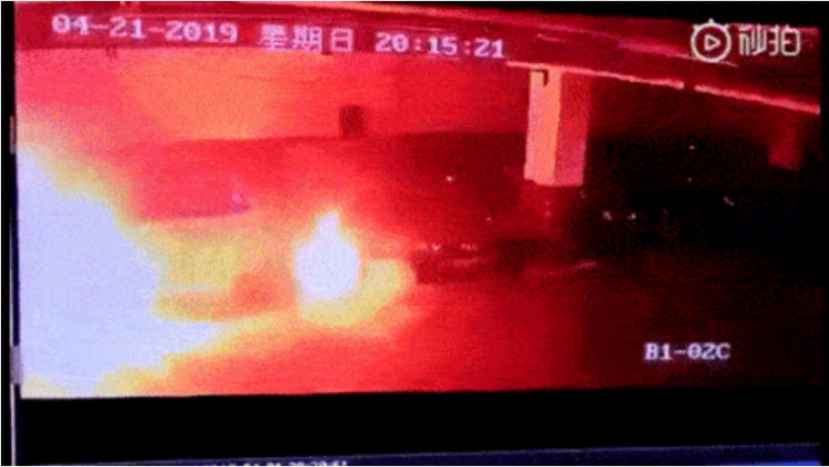 Tesla Model S bất ngờ phát nổ khi đang đậu trong hầm