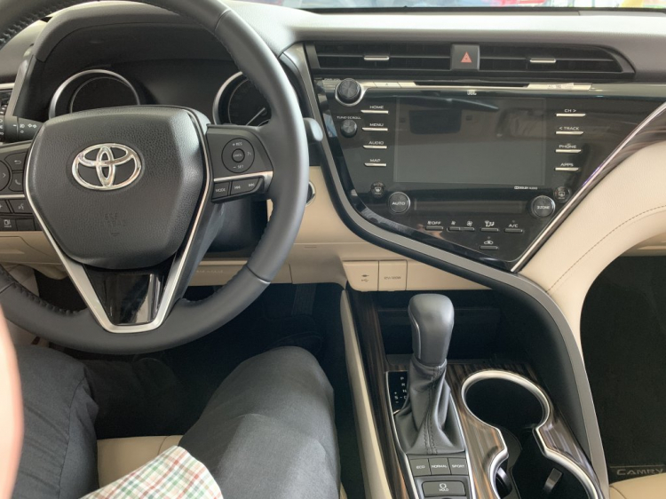 Toyota Camry 2019 chính thức trình làng, dự đoán giữ vững ngôi vương về doanh số
