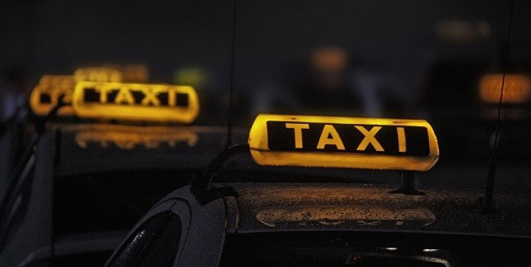 Thiếu niên 16 tuổi xiết cổ taxi để cướp tiền