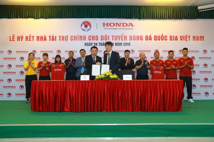 Honda Việt Nam là nhà tài trợ chính cho các Đội tuyển Bóng đá Quốc gia Việt Nam