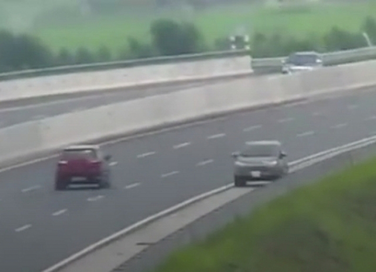 Chạy ngược chiều trên cao tốc Hà Nội - Hải Phòng, tài xế chỉ bị phạt 7,5 triệu