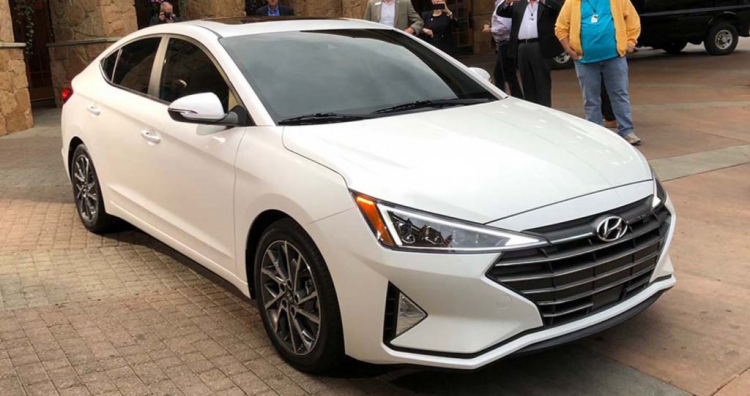 Hyundai Elantra 2019 mới