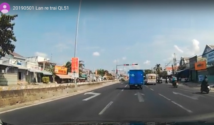 Chú ý dừng xe làn rẽ trái khi đèn đi thẳng đỏ. Chú ý dừng xe làn rẽ trái khi đèn đi thẳng đỏ.