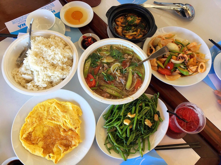 Ăn trưa khu vực Cà Ná (Ninh Thuận)