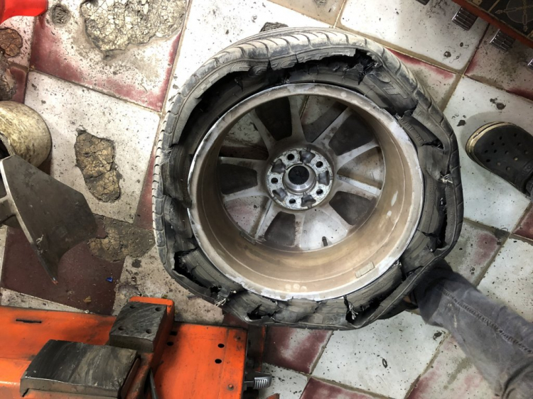1 Lốp khác loại gai với 3 lốp còn lại qua đăng kiểm không? 1 Lốp khác loại gai với 3 lốp còn lại qua đăng kiểm không?