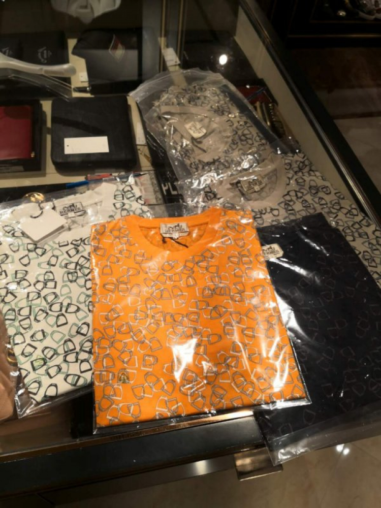 Thái Dương Authentic-Chuyên Bán Đồ Hiệu Gucci Fendi Dolce Hermes Givenchy LV Balenciaga,Saint,Ds v.v Thái Dương Authentic-Chuyên Bán Đồ Hiệu Gucci Fendi Dolce Hermes Givenchy LV Balenciaga,Saint,Ds v.v