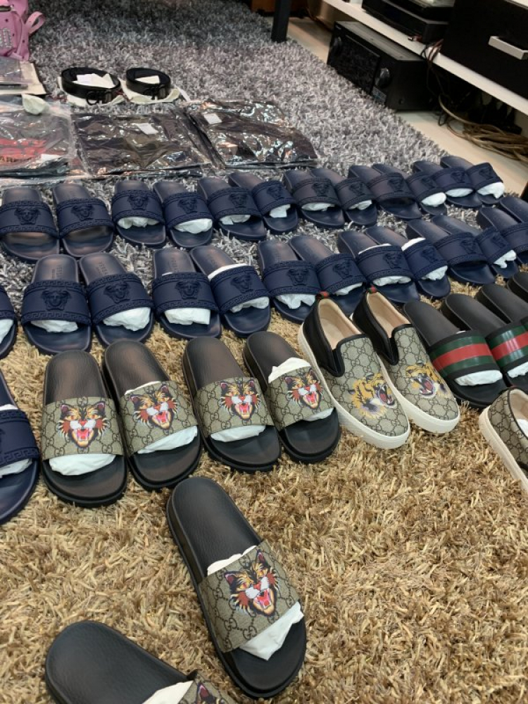 Thái Dương Authentic-Chuyên Bán Đồ Hiệu Gucci Fendi Dolce Hermes Givenchy LV Balenciaga,Saint,Ds v.v Thái Dương Authentic-Chuyên Bán Đồ Hiệu Gucci Fendi Dolce Hermes Givenchy LV Balenciaga,Saint,Ds v.v