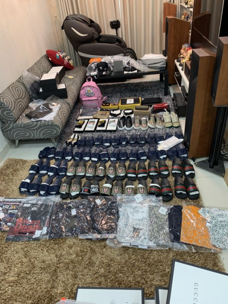 Thái Dương Authentic-Chuyên Bán Đồ Hiệu Gucci Fendi Dolce Hermes Givenchy LV Balenciaga,Saint,Ds v.v Thái Dương Authentic-Chuyên Bán Đồ Hiệu Gucci Fendi Dolce Hermes Givenchy LV Balenciaga,Saint,Ds v.v