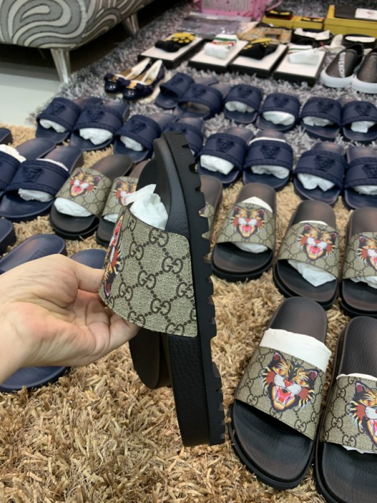 Thái Dương Authentic-Chuyên Bán Đồ Hiệu Gucci Fendi Dolce Hermes Givenchy LV Balenciaga,Saint,Ds v.v Thái Dương Authentic-Chuyên Bán Đồ Hiệu Gucci Fendi Dolce Hermes Givenchy LV Balenciaga,Saint,Ds v.v