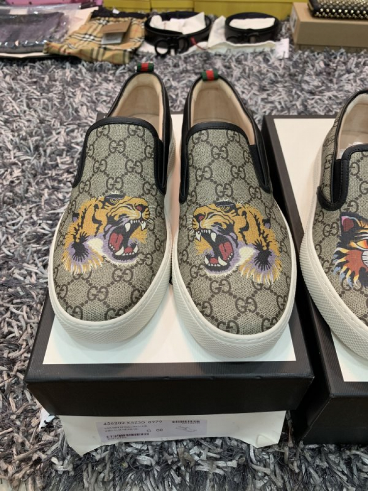Thái Dương Authentic-Chuyên Bán Đồ Hiệu Gucci Fendi Dolce Hermes Givenchy LV Balenciaga,Saint,Ds v.v Thái Dương Authentic-Chuyên Bán Đồ Hiệu Gucci Fendi Dolce Hermes Givenchy LV Balenciaga,Saint,Ds v.v