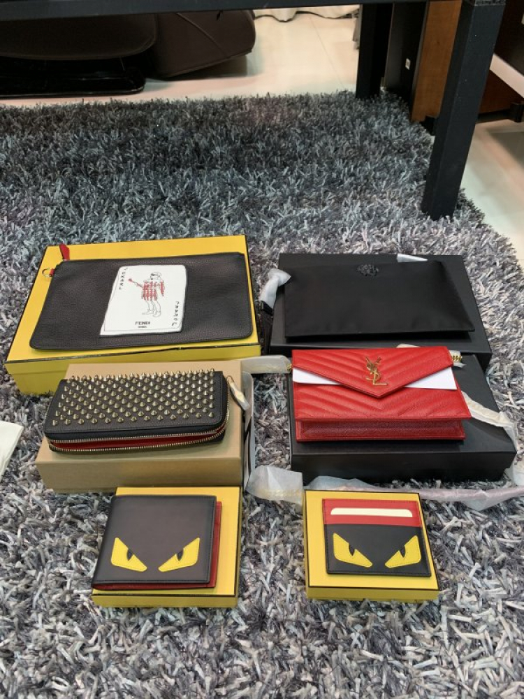 Thái Dương Authentic-Chuyên Bán Đồ Hiệu Gucci Fendi Dolce Hermes Givenchy LV Balenciaga,Saint,Ds v.v Thái Dương Authentic-Chuyên Bán Đồ Hiệu Gucci Fendi Dolce Hermes Givenchy LV Balenciaga,Saint,Ds v.v