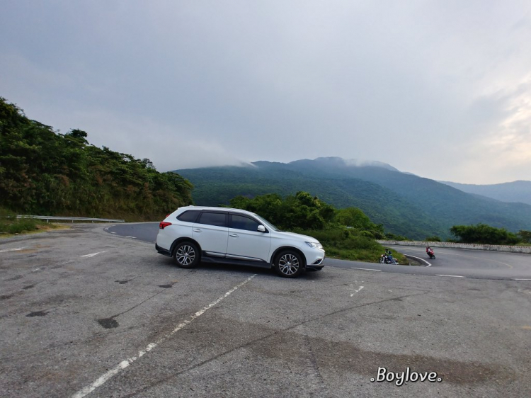 Phượt với Outlander xuyên 1/2 Việt gần 2.400km với Gia Đình nhỏ :) Phượt với Outlander xuyên 1/2 Việt gần 2.400km với Gia Đình nhỏ :)