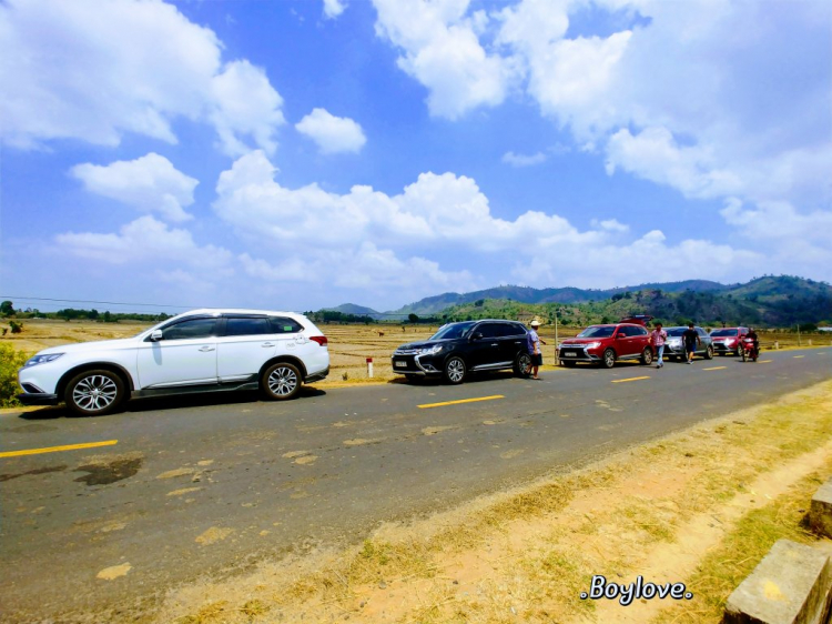 Phượt với Outlander xuyên 1/2 Việt gần 2.400km với Gia Đình nhỏ :) Phượt với Outlander xuyên 1/2 Việt gần 2.400km với Gia Đình nhỏ :)