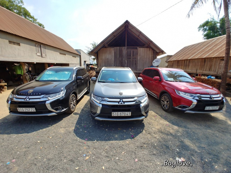 Phượt với Outlander xuyên 1/2 Việt gần 2.400km với Gia Đình nhỏ :) Phượt với Outlander xuyên 1/2 Việt gần 2.400km với Gia Đình nhỏ :)