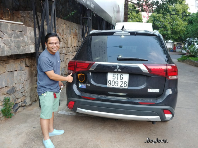 Phượt với Outlander xuyên 1/2 Việt gần 2.400km với Gia Đình nhỏ :) Phượt với Outlander xuyên 1/2 Việt gần 2.400km với Gia Đình nhỏ :)