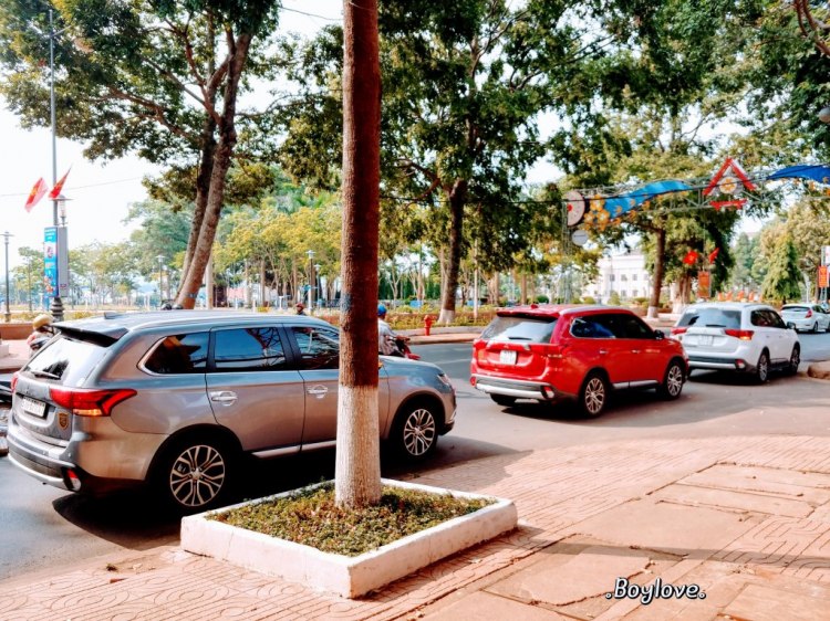 Phượt với Outlander xuyên 1/2 Việt gần 2.400km với Gia Đình nhỏ :) Phượt với Outlander xuyên 1/2 Việt gần 2.400km với Gia Đình nhỏ :)