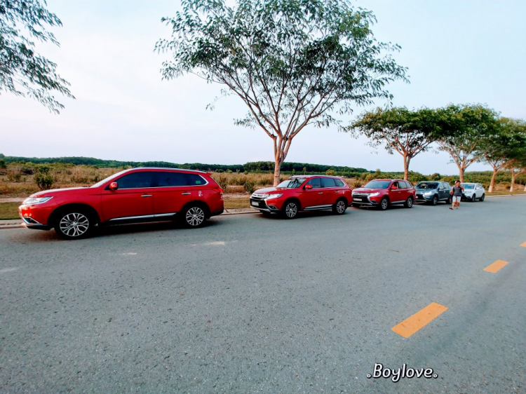 Phượt với Outlander xuyên 1/2 Việt gần 2.400km với Gia Đình nhỏ :) Phượt với Outlander xuyên 1/2 Việt gần 2.400km với Gia Đình nhỏ :)